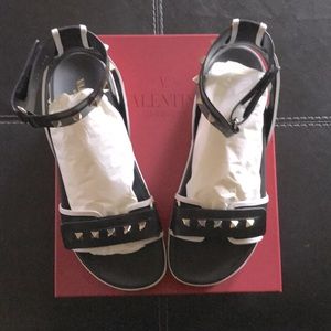 New in the box pair of Valentino sandals sz 39.5. Beautiful shoe!